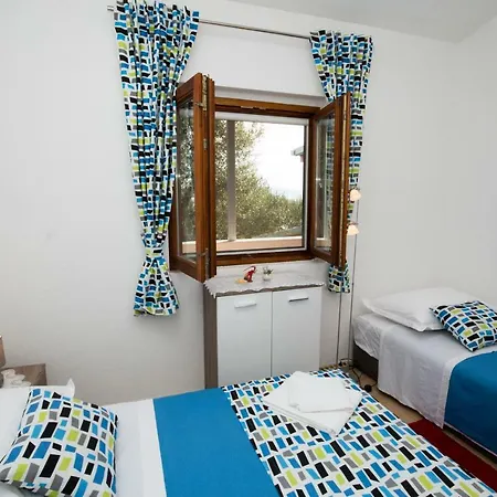Vakantiehuis Frane, Karlo I Sestre Agnic *