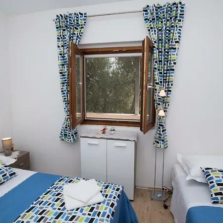 Vakantiehuis Frane, Karlo I Sestre Agnic