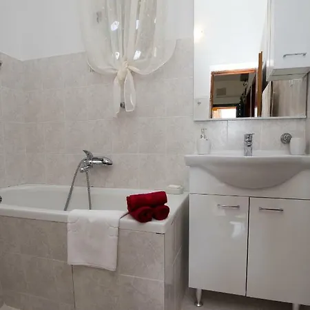 Frane, Karlo I Sestre Agnic Vakantiehuis Donji Okrug (Ciovo)
