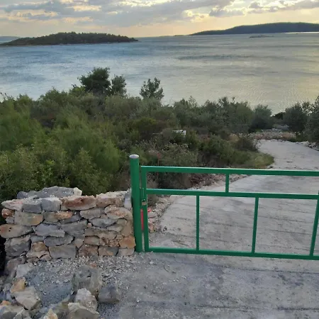 Vakantiehuis Frane, Karlo I Sestre Agnic